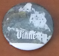 Button 37mm špendlík - Vinné