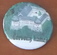 Button 37mm špendlík - Červený Kameň